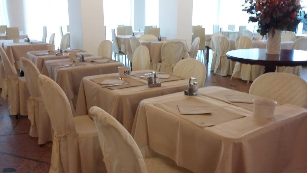 Hotel Spiaggia Marconi ริมินี ภายนอก รูปภาพ